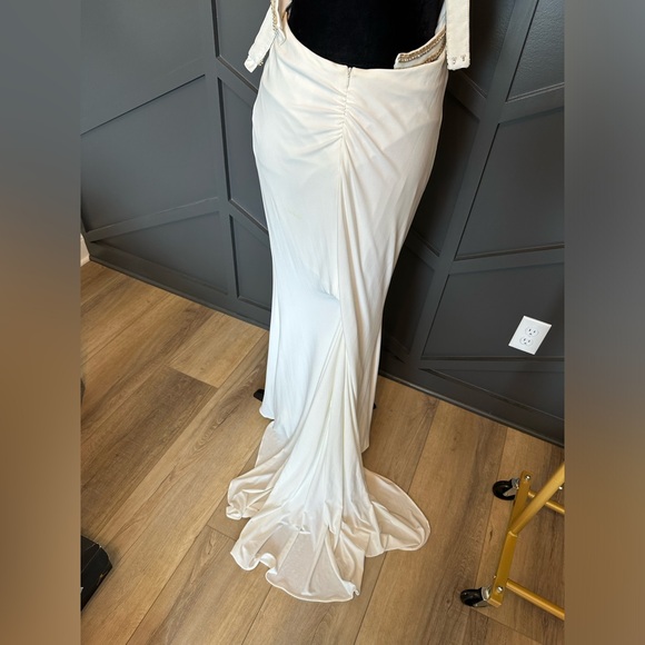 ♥️ White Faviana beaded formal gown - Picture 7 of 8